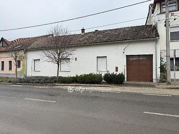 Diófás, Villány képe