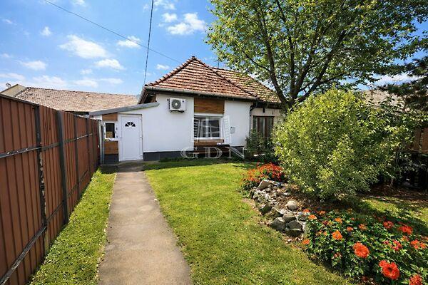 KÜLÖN BEJÁRATÚ, Budapest, XX. kerület képe