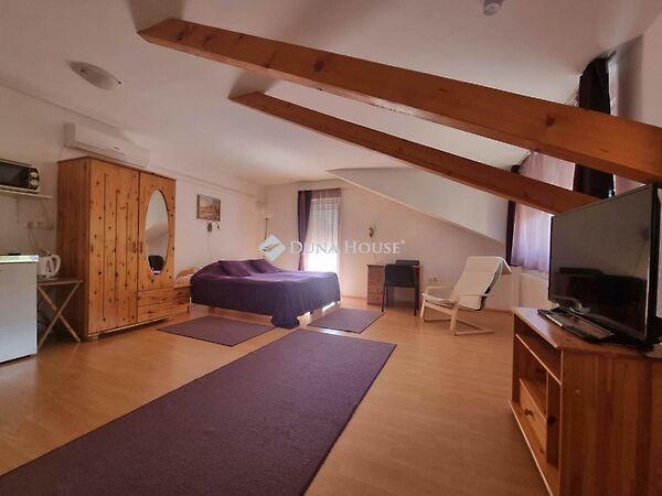 Hungária, Pécs 2. képe