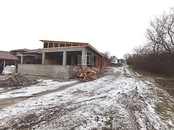 Géza, Sóskút 3. képe