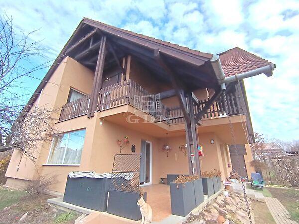 Leányka, Érd képe