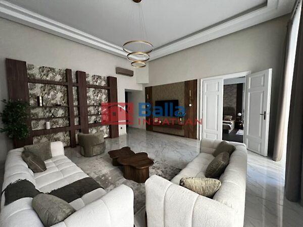 Október 6, Budapest, V. kerület képe