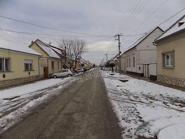 Negyedik, Pápa 3. képe