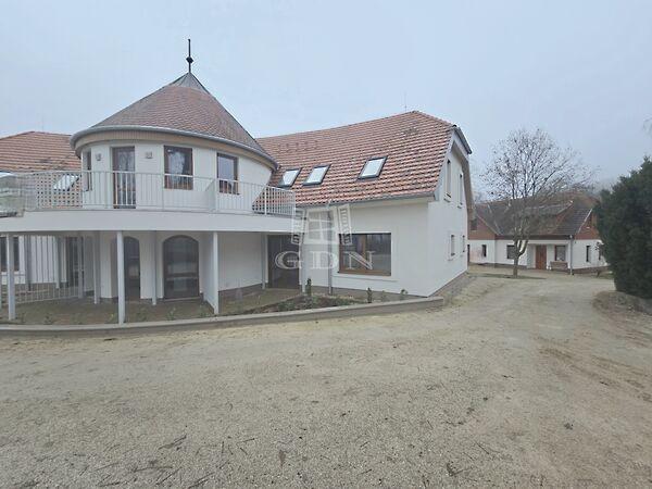 Lakás -golfpálya, Balaton, Zalacsány 3. képe