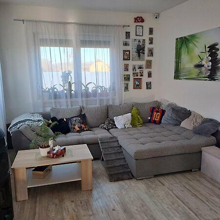 Judit Ingatlan és, Csévharaszt 2. képe