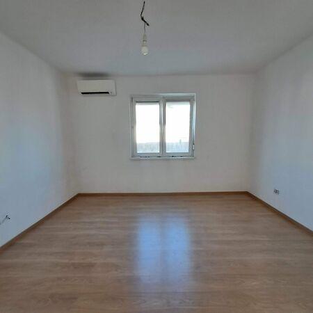 Judit Ingatlan és, Monor 3. képe