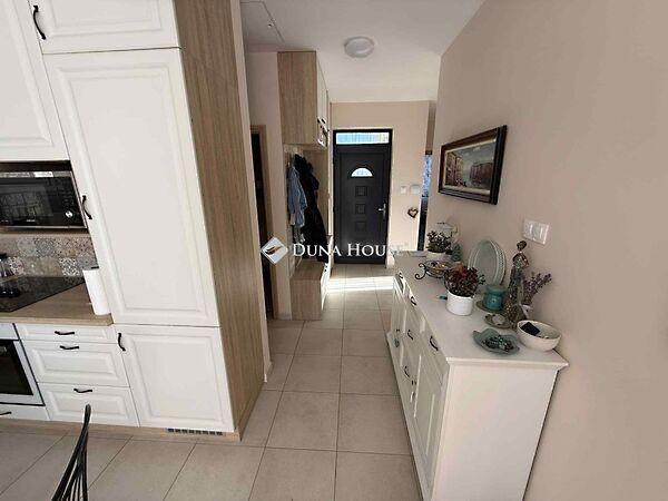 Győrújbarát képe